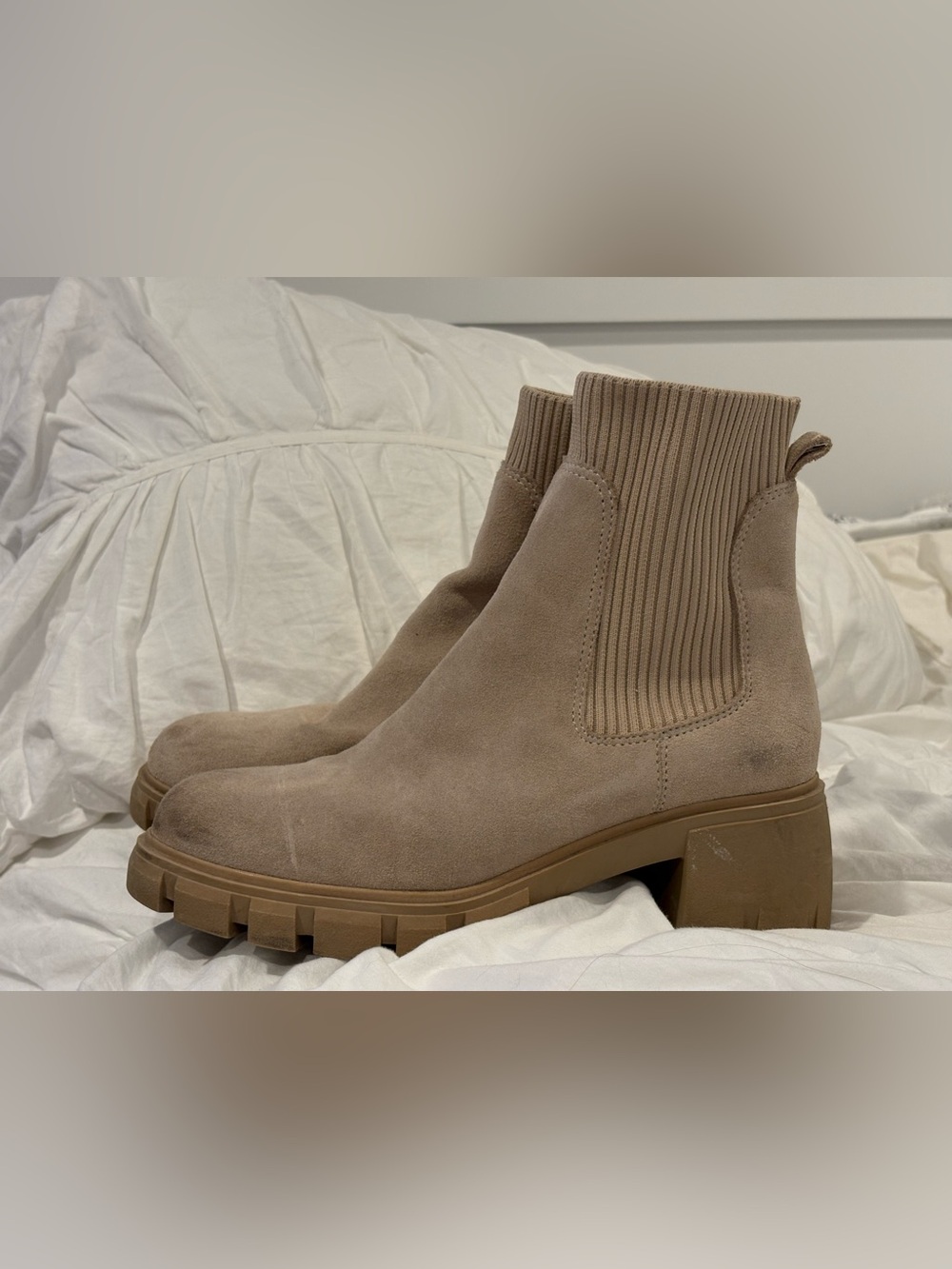 Steve Madden Karrey Taupe Suede Leather Lug Sole Chelsea Boots Women’s 9.5